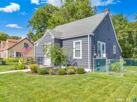 14 Lincoln Ave, Branford, CT 06405