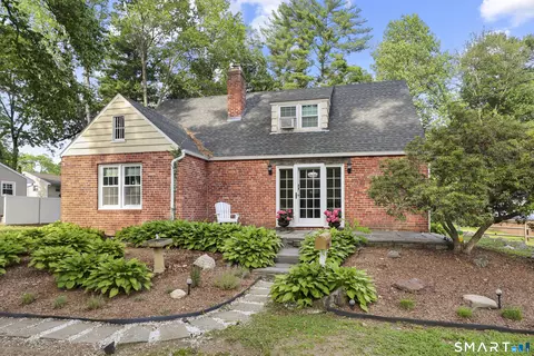 26 Fernbel Ln, West Hartford, CT 06107