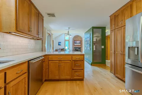 Kitchen - 5 Pond View Dr, Cromwell, CT 06416 photo 2 of 4