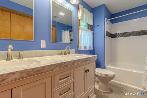 Bath - 5 Pond View Dr, Cromwell, CT 06416 photo 3 of 5