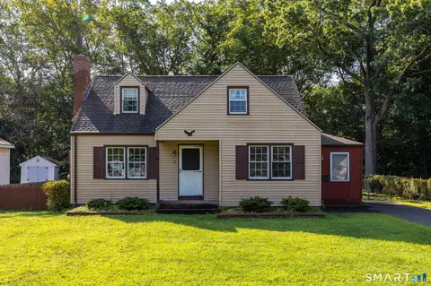 Exterior - 73 Circle Dr, Windsor Locks, CT 06096 photo 7 of 10
