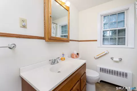 Bath - 73 Circle Dr, Windsor Locks, CT 06096 photo 2 of 2