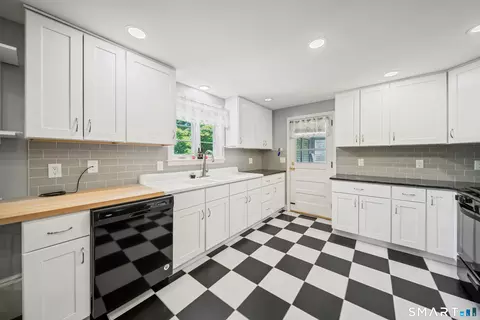 Kitchen - 194 Cedar St, Wethersfield, CT 06109 photo 5 of 6