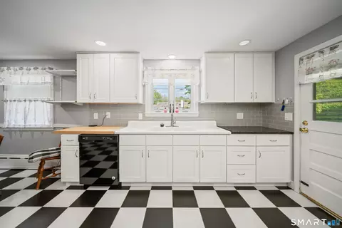 Kitchen - 194 Cedar St, Wethersfield, CT 06109 photo 1 of 6