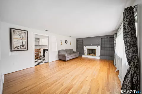 Living - 194 Cedar St, Wethersfield, CT 06109 photo 1 of 6