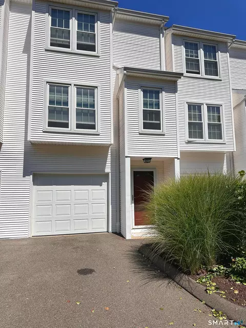 380 Hitchcock Rd #85, Waterbury, CT 06705