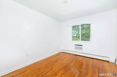 Bedroom - 189 Worth Ave, Hamden, CT 06518 photo 1 of 8