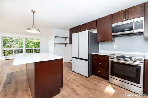 Kitchen - 189 Worth Ave, Hamden, CT 06518 photo 3 of 4