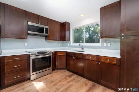 Kitchen - 189 Worth Ave, Hamden, CT 06518 photo 2 of 4
