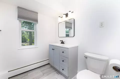 Bath - 189 Worth Ave, Hamden, CT 06518 photo 2 of 3
