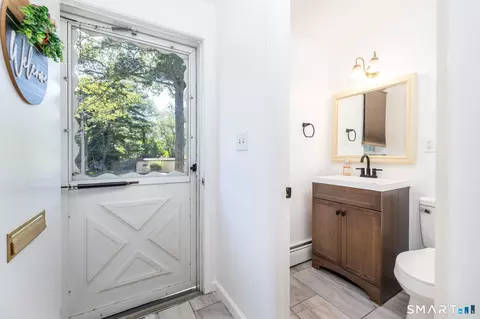 Entry Way - 189 Worth Ave, Hamden, CT 06518 photo 1 of 2