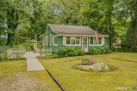 47 Goshen Rd, Waterford, CT 06385