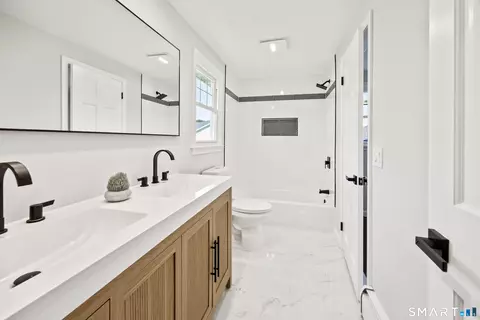 Bath - 325 Circle Dr, Torrington, CT 06790 photo 2 of 2