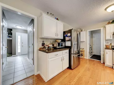 Entry Way - 190 Upper Valley Rd, Torrington, CT 06790 photo 2 of 3