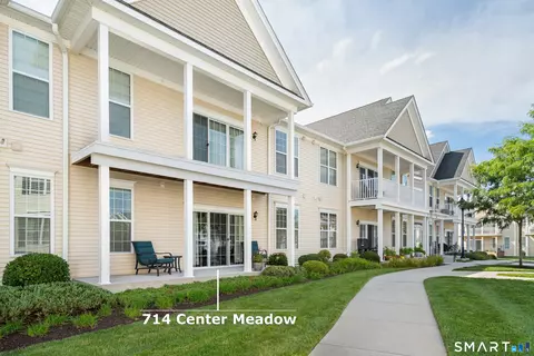 714 Center Meadow Ln #714, Danbury, CT 06810