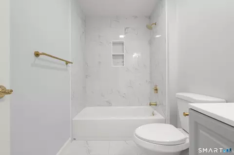 Bath - 468 Main St #204, Niantic, CT 06357 photo 2 of 3