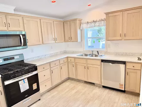 22 Loring Court Ct, Wallingford, CT 06492 photo 2