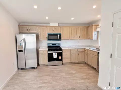 22 Loring Court Ct, Wallingford, CT 06492 photo 3