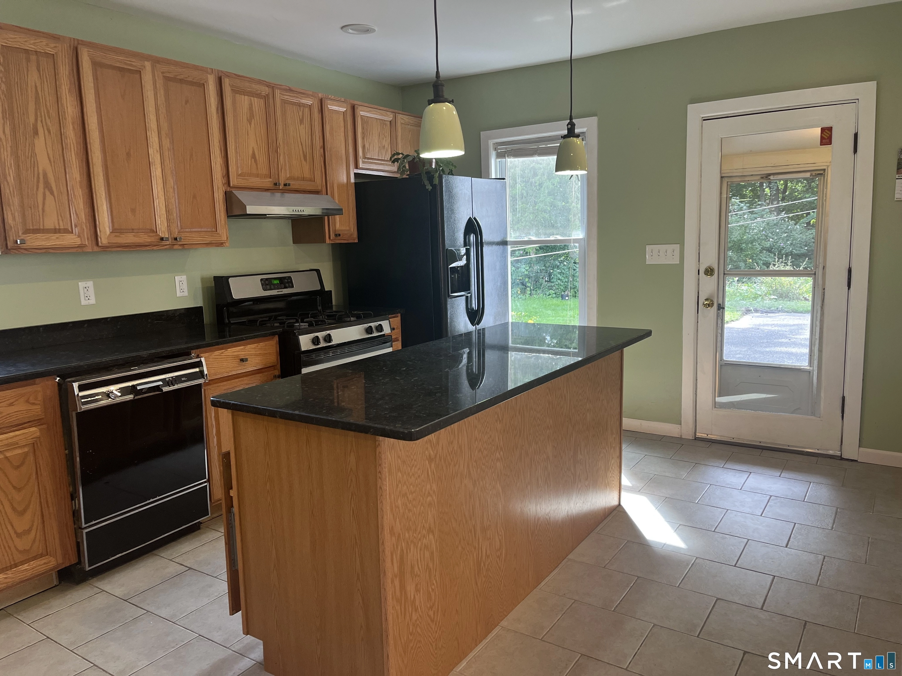 Kitchen - 18 Summit St, Derby, CT 06418 photo 1 of 4