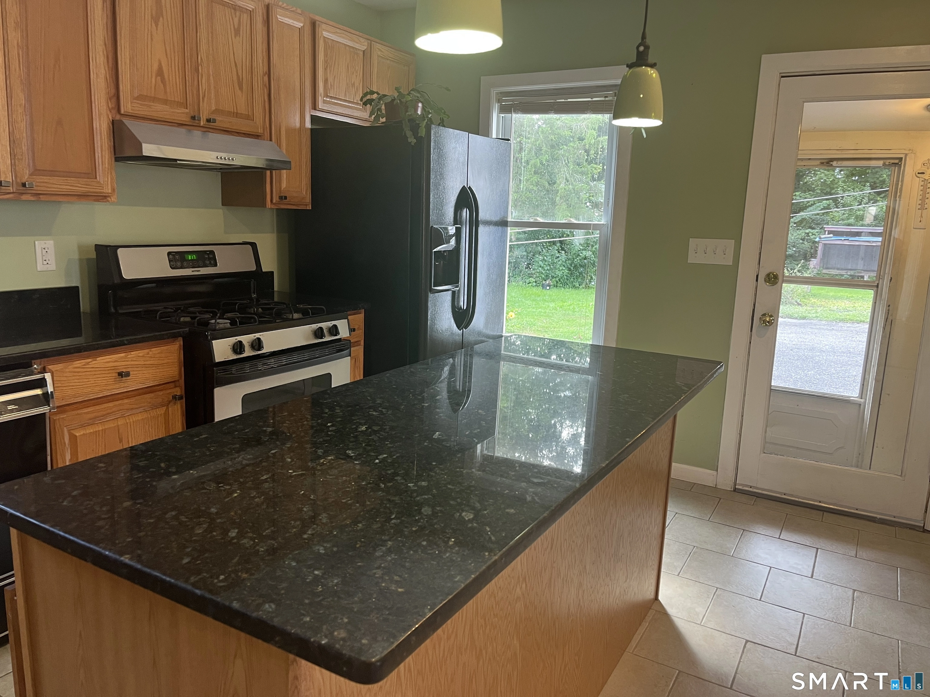 Kitchen - 18 Summit St, Derby, CT 06418 photo 4 of 4