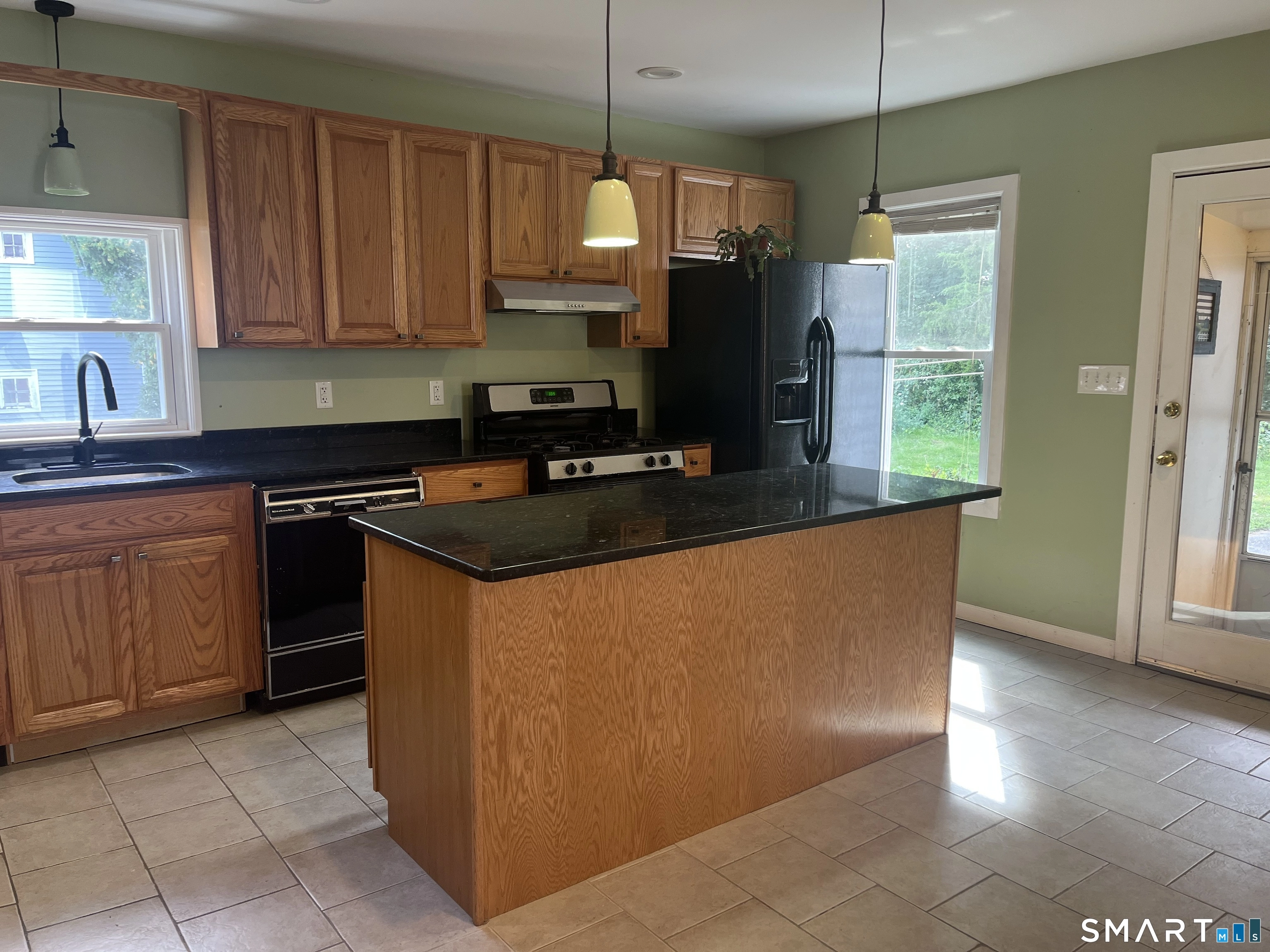 Kitchen - 18 Summit St, Derby, CT 06418 photo 2 of 4