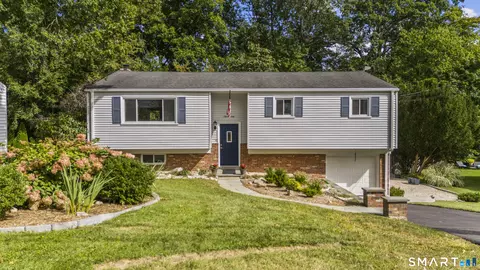 27 Amherst Pl, Stamford, CT 06902