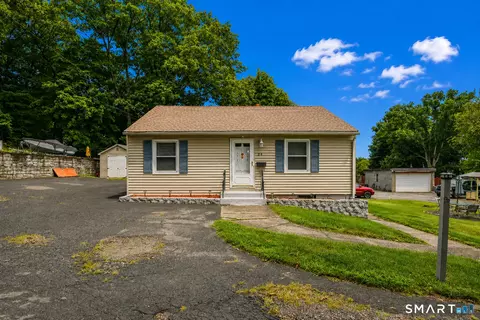 34 Brighton St, Waterbury, CT 06704