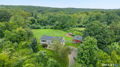 8 Meadow Dr, Oxford, CT 06478