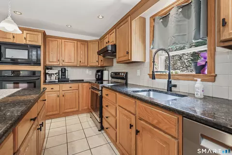 Kitchen - 29 Rust Rd, Barkhamsted, CT 06063 photo 3 of 4
