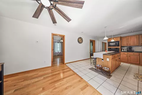 Entry Way - 29 Rust Rd, Barkhamsted, CT 06063 photo 2 of 5