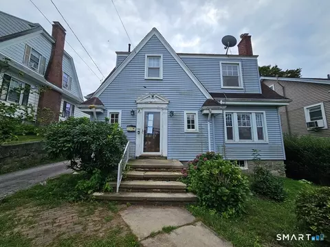112 Vauxhall St, New London, CT 06320