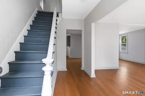 Entry Way - 97 Summit St, Norwich, CT 06360 photo 4 of 6