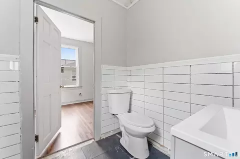 Bath - 97 Summit St, Norwich, CT 06360 photo 1 of 4