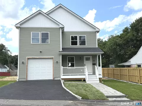 17 Dracut Ave, Waterbury, CT 06704