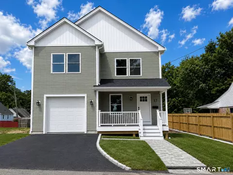 17 Dracut Ave, Waterbury, CT 06704