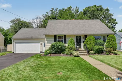 305 Meadowbrook Rd, Stratford, CT 06614