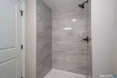 Bath - 9 Washington St, Windsor Locks, CT 06096 photo 4 of 4
