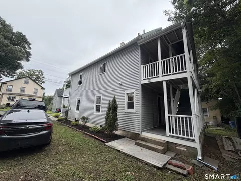Exterior - 108 Maple St, Middletown, CT 06457 photo 4 of 6