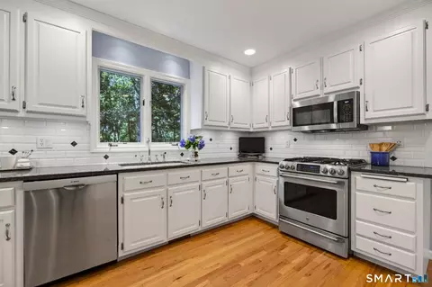 Kitchen - 3 Beagle Trl, Sandy Hook, CT 06482 photo 1 of 2