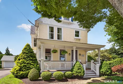 120 Harbor St, Branford, CT 06405