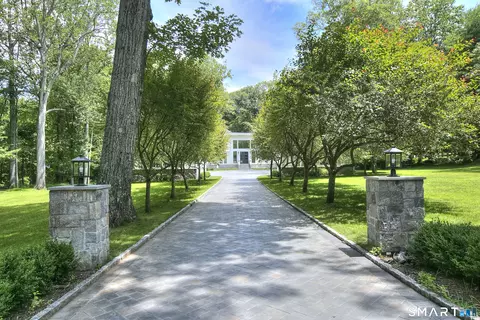 475 Fence Row Dr, Fairfield, CT 06824