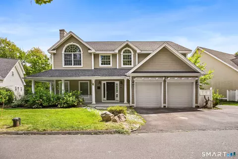 4 Romano Ct, Farmington, CT 06032