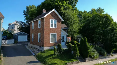 32 Jubilee St, New Britain, CT 06051