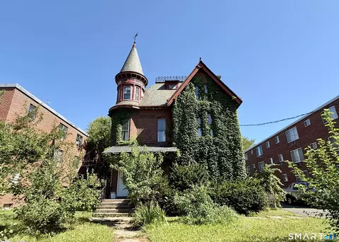 182 Collins St, Hartford, CT 06105