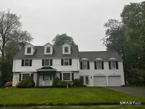 49 Pilgrim Rd, West Hartford, CT 06117