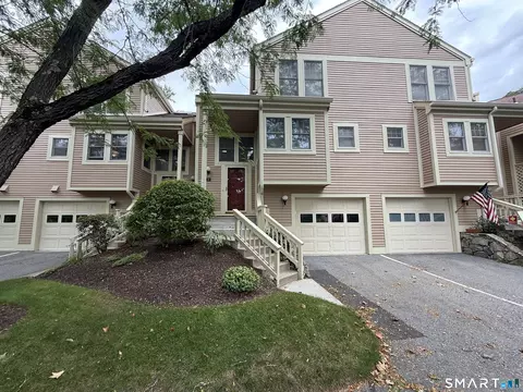 9 Silversmith Dr #9, Danbury, CT 06811