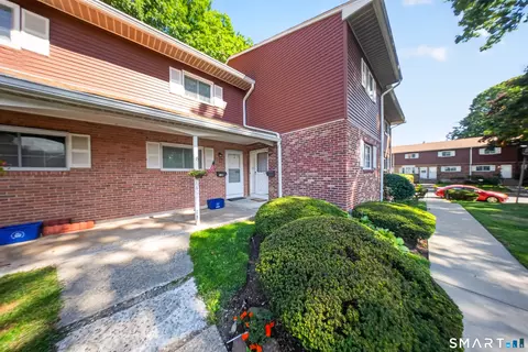 236 Edgemoor Rd #B, Bridgeport, CT 06606