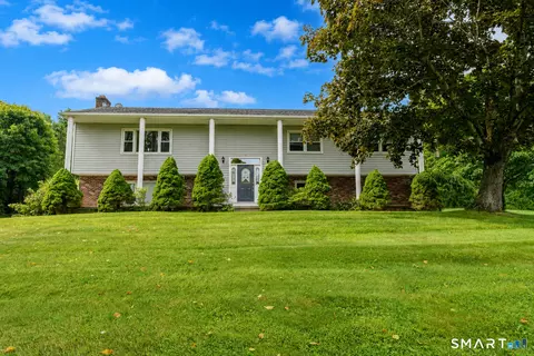 26 Dorchester Ln, Branford, CT 06405