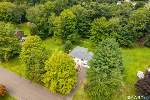 15 Driftwood Ln, North Branford, CT 06471