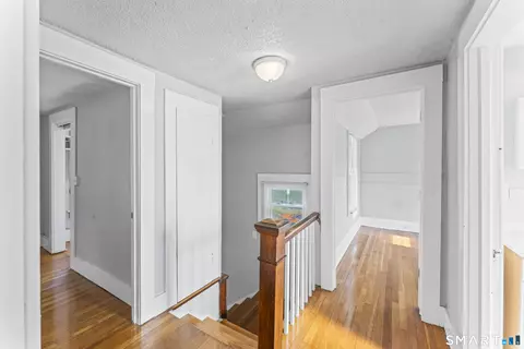 Entry Way - 33 Evergreen Ave, Hamden, CT 06518 photo 4 of 5